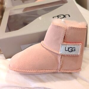 UGG Erin Size Large in Pink NWT